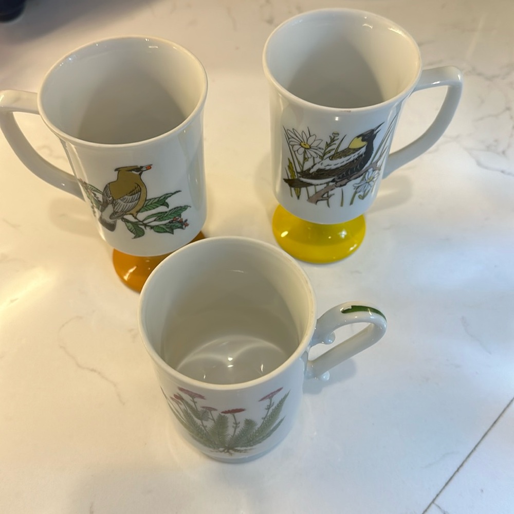 Bundle of 2 vintage mugs. 2 bird mugs from Japan, 1 floral one unknown make.